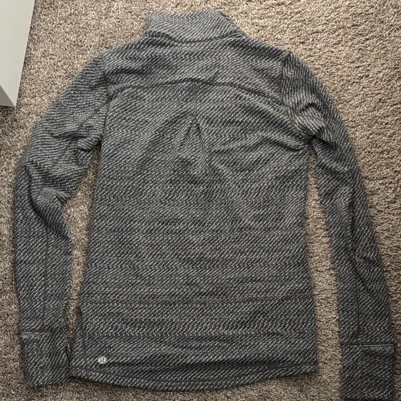 Chic Lulemon Patterned Pullover - Picture 2 of 3